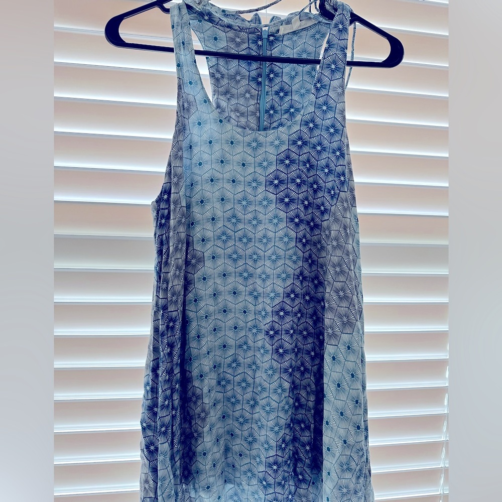 Women’s dress. size small. Cute and flowy. Short dress.